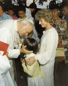 Lyndsay Freer meets Pope John Paul II during his 1986 visit to New Zealand.