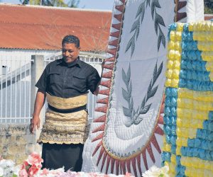 Sele explains how Tongans often decorate graves with family quilts.
