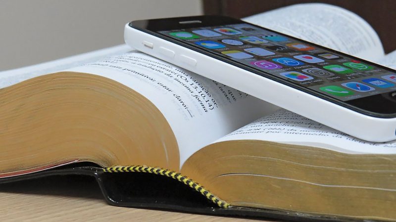 17_bible_vs_digital