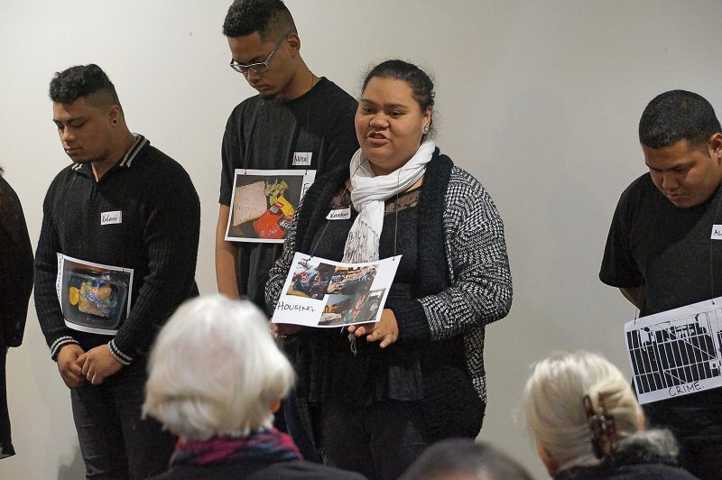 Members of the Santa Kruz group draw attention to life on low wages at a presentation
to the Auckland Catholic Justice and Peace Commission.