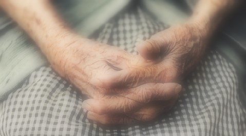 old-hands-in-prayer