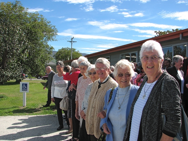 14 Dominican sisters