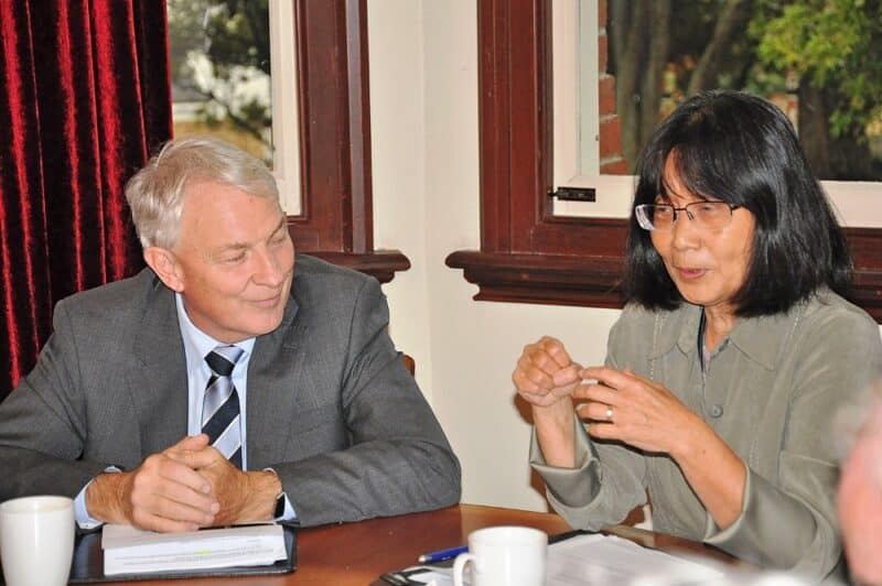 Auckland Mayor Phil Goff with Justice and Peace Commission chair Ka Sing Yeung at
the Pompallier Diocesan Centre. (Photo: Sarah Sparks).