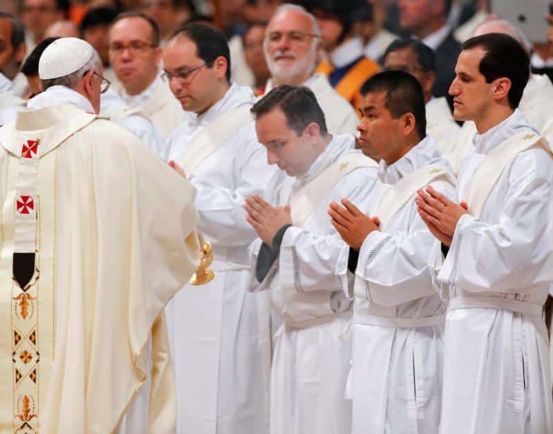 In letter, pope encourages priests dejected by abuse crisis