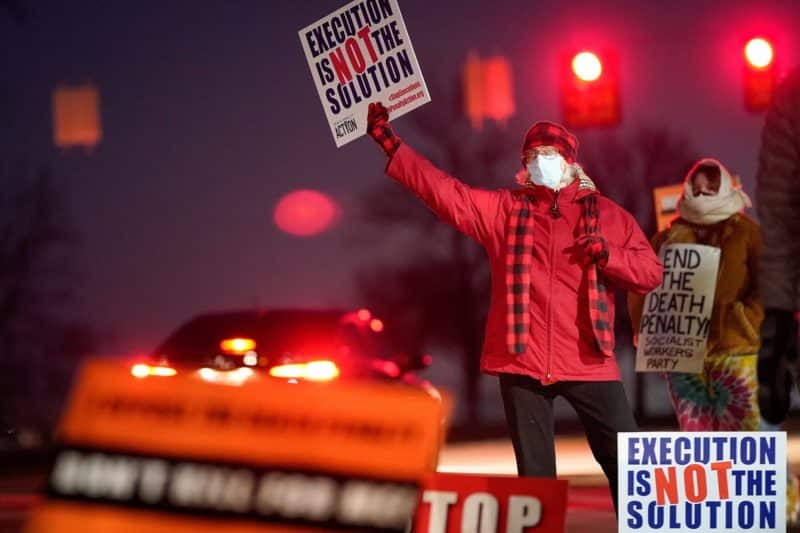 Opponents of the death penalty gather at the U.S. Penitentiary in Terre Haute, Ind., Jan. 12, 2021. (CNS photo/Bryan Woolston, Reuters)