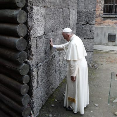 Pope: Failure to remember Holocaust will lead world down same path