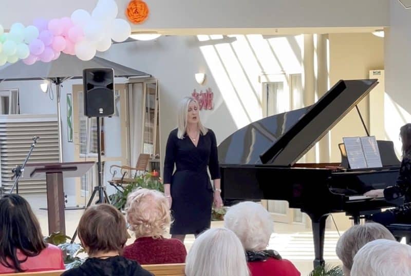 Katheryn Ennis Wilson singing. (Photo: Edgardo Jesus Mamaril)