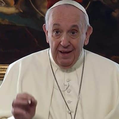 Crises are signs that the Church is still alive, Pope Francis says