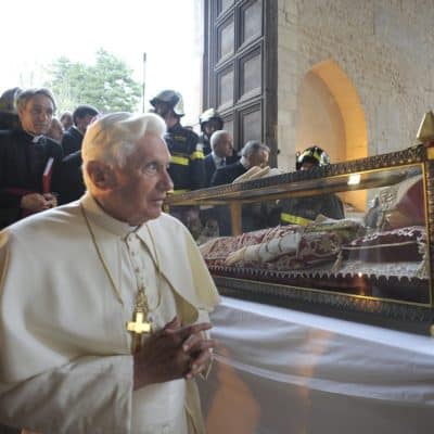 Experts draft proposed laws on status of a retired pope