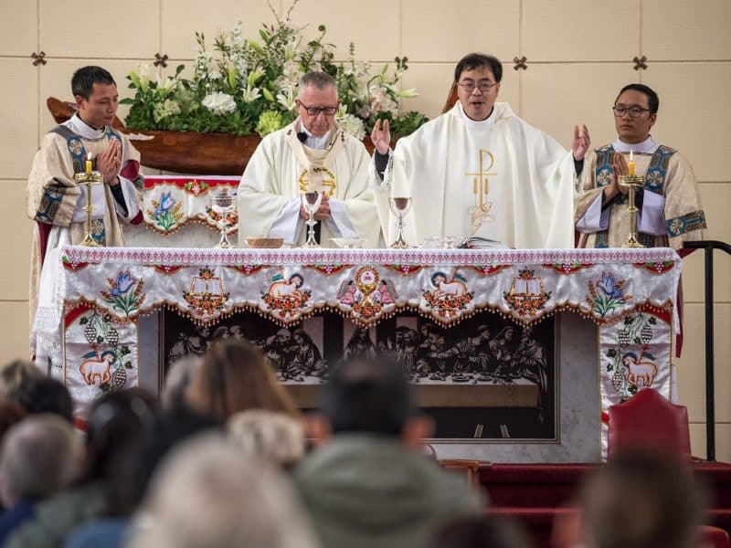 3 Tong Altar
