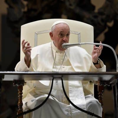 Pornography weakens the soul, Pope tells young priests, seminarians