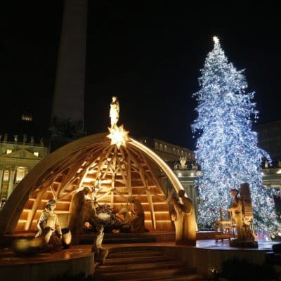 Keep the creche/crib in Christmas, Pope urges