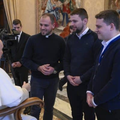 Long homilies are ‘a disaster’, keep it under 10 minutes, Pope says