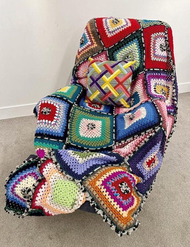 20 loose threads blanket - web
