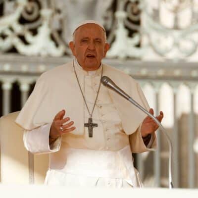 Pope condemns terrorism, but expresses concern for Gaza civilians